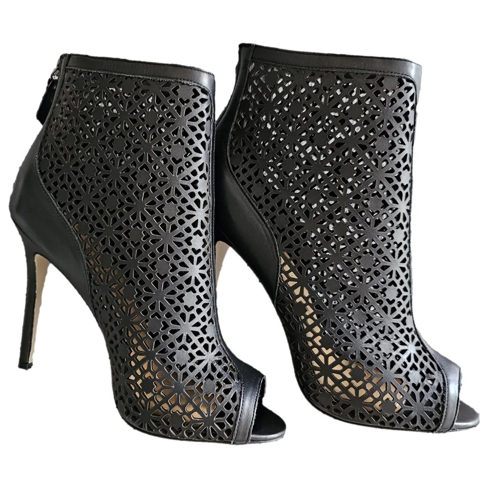 Badgley Mischka leather ankle stiletto booties boots perforated